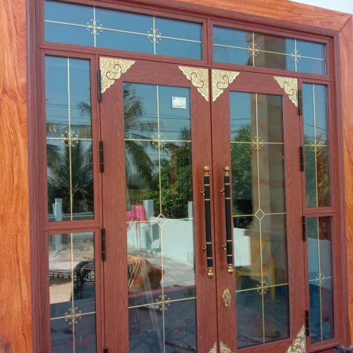 Có nên lắp đặt cửa nhôm hệ kính cường lực cho gia đình không