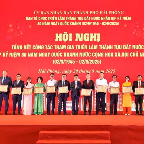 NHÔM ĐÔNG Á VINH DỰ NHẬN BẰNG KHEN CỦA UBND THÀNH PHỐ HẢI PHÒNG VỀ NHỮNG ĐÓNG GÓP TẠI TRIỂN LÃM 