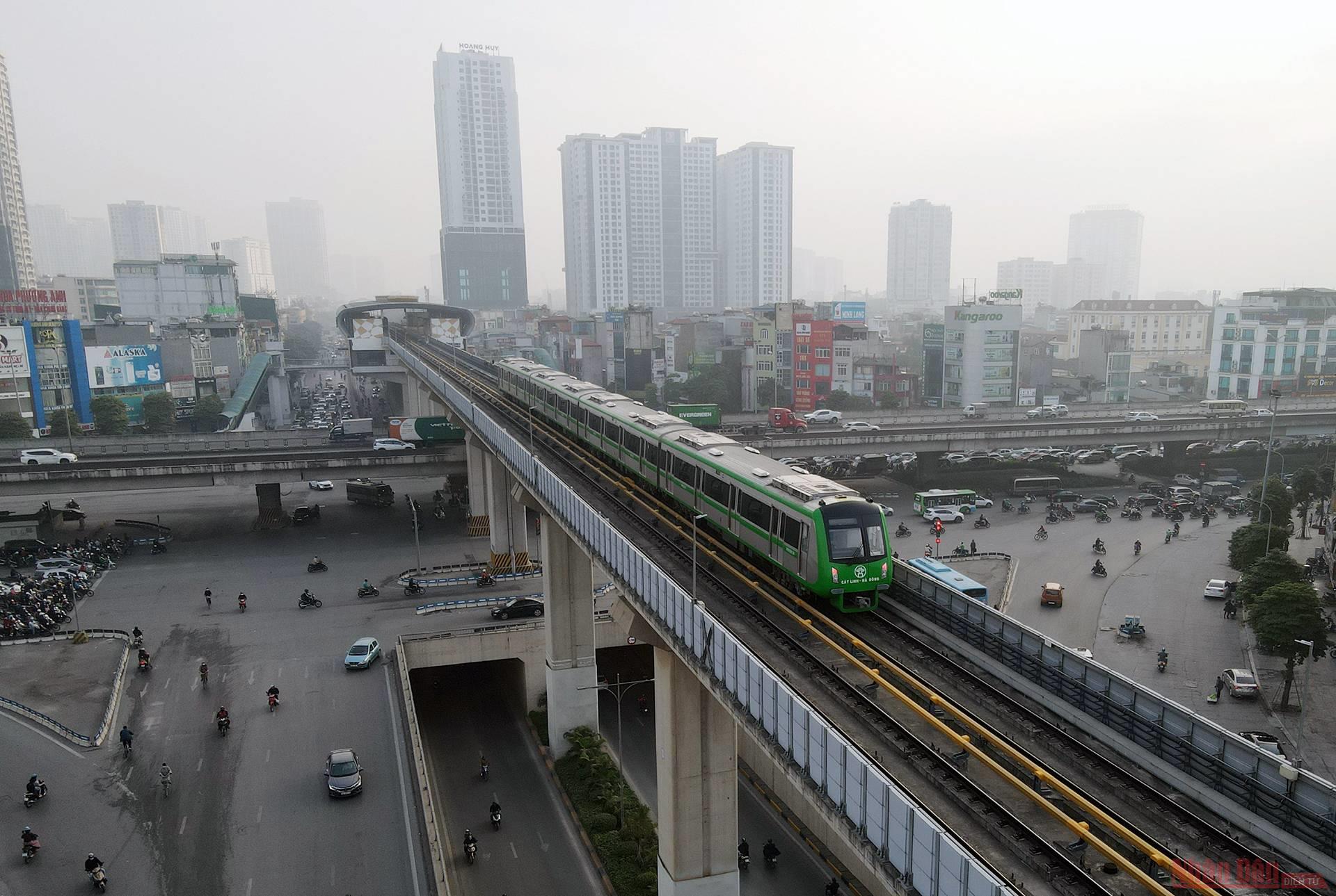 8_chay_thu_tau_cat_linh_ha_dong_-1607753443330