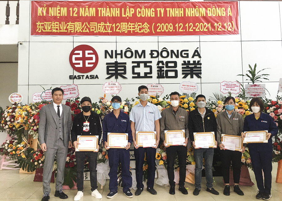 Nhân Viên Làm Việc Trên 10 Năm