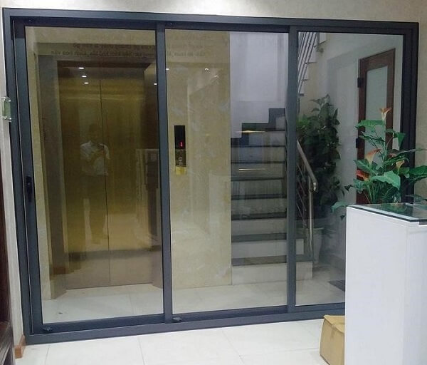 nhôm hệ luà 93 cửa đi 3 cánh 