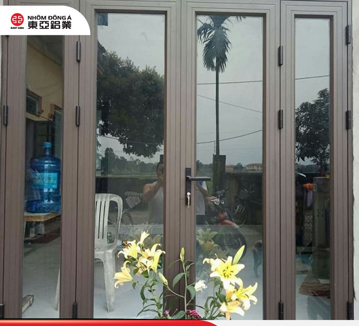 Mẫu cửa nhôm kính phòng khách