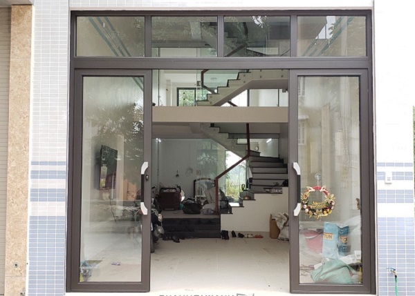 Mẫu cửa trượt quay nhôm kính