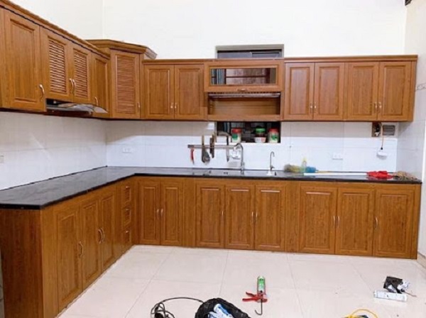 tủ bếp nhôm vân gỗ đẹp sang trọng