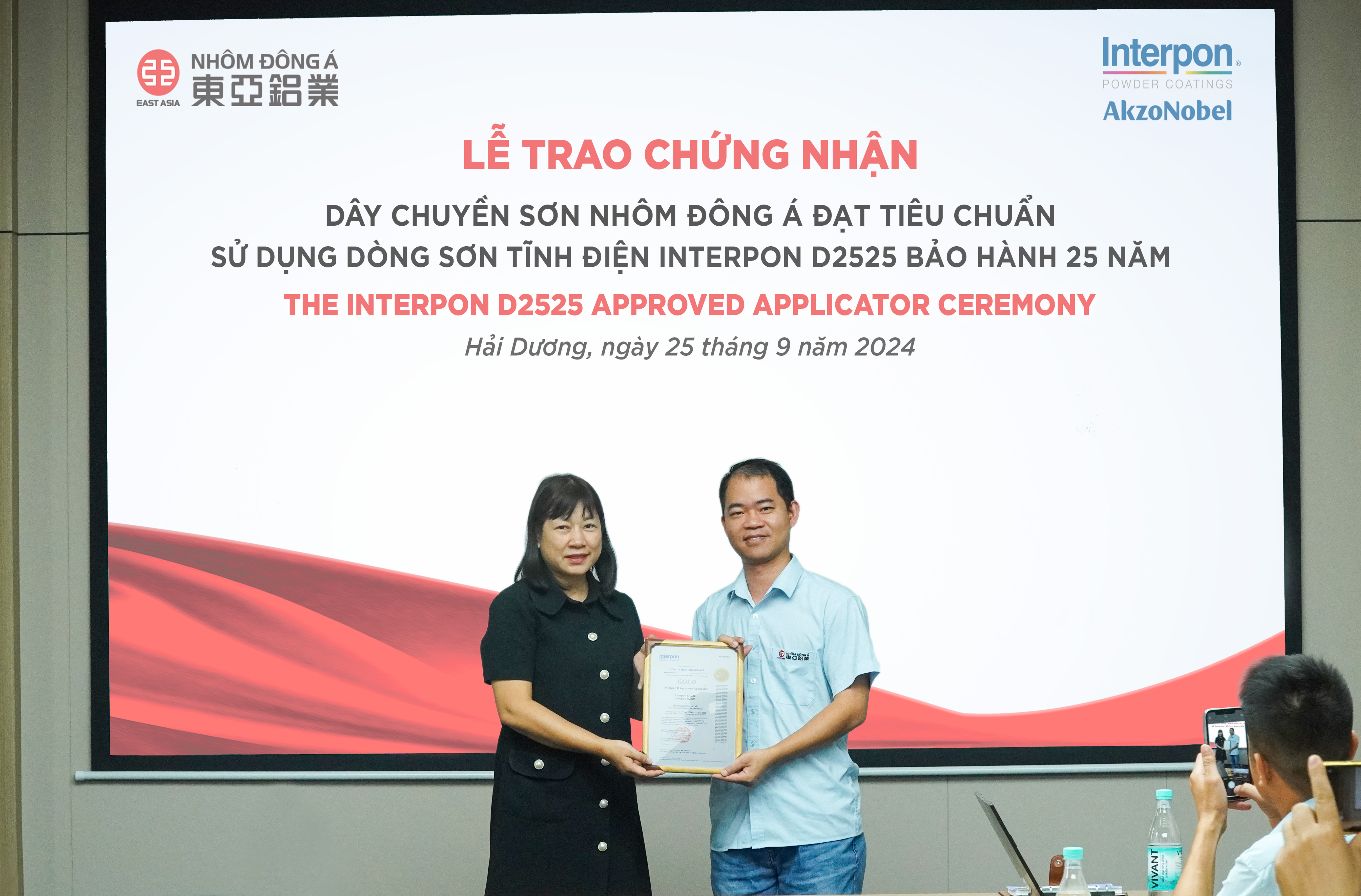 trao chứng nhận fix 1