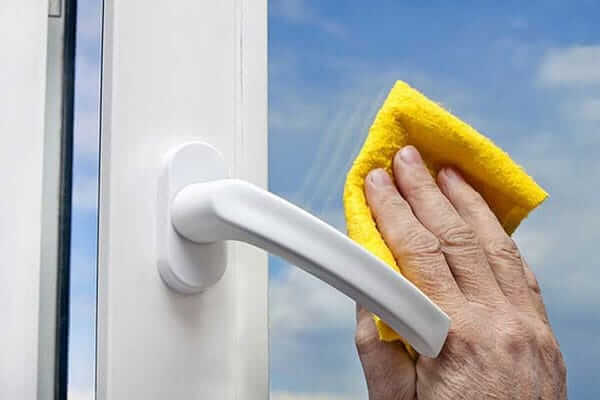 Vệ sinh cửa nhôm kính
