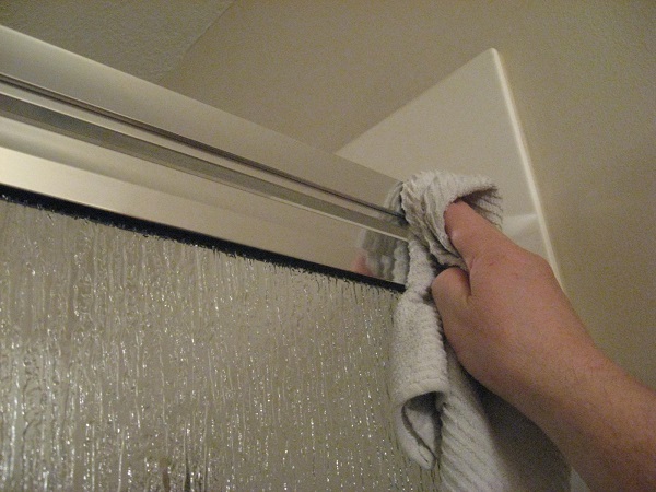 Vệ sinh cửa nhôm kính